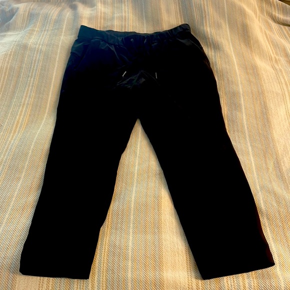 Lululemon black cropped pants. Great condition. Size 10 - Picture 1 of 3